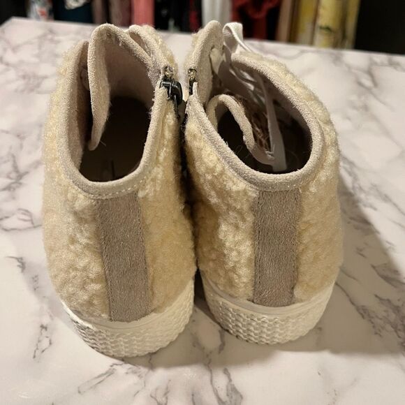 Dolce Vita Veola Plush Booties - Picture 7 of 11